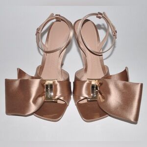 New Ferragamo Helena Bow Amaretti Satin Open Toe Sandals Heels Size 7 MSRP $1250
